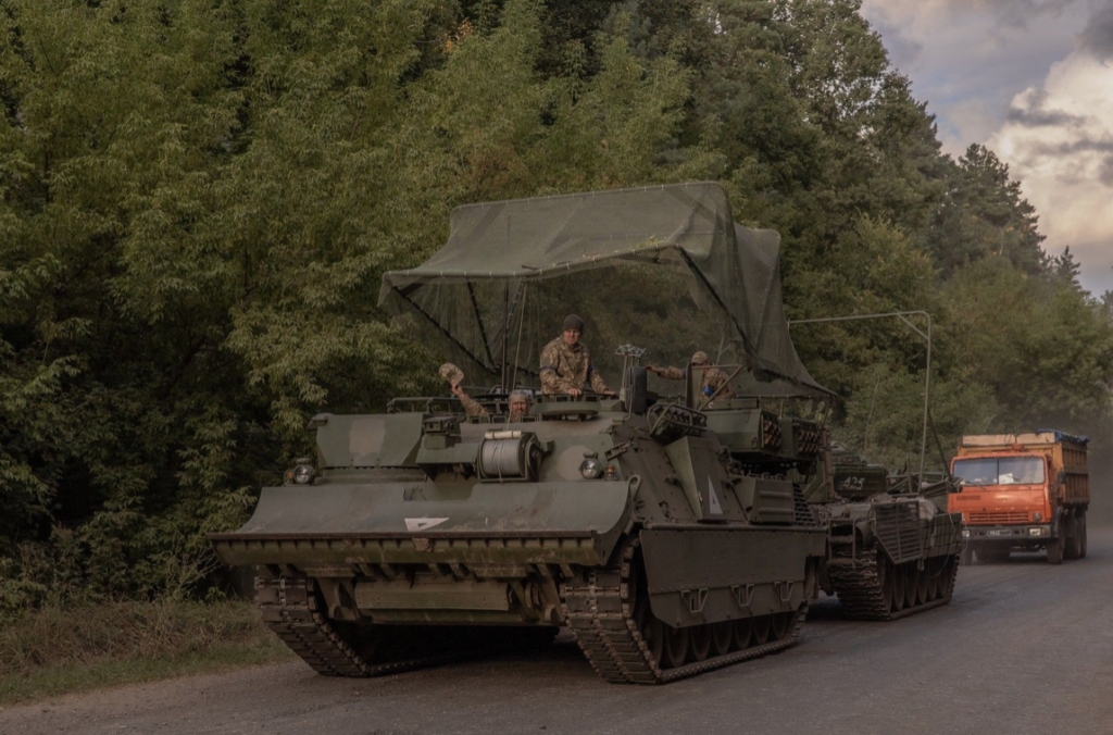 Українська бронетехніка біля кордону з Росією. ФОТО: Роман ПІЛІПЕЙ / AFP / Profimedia