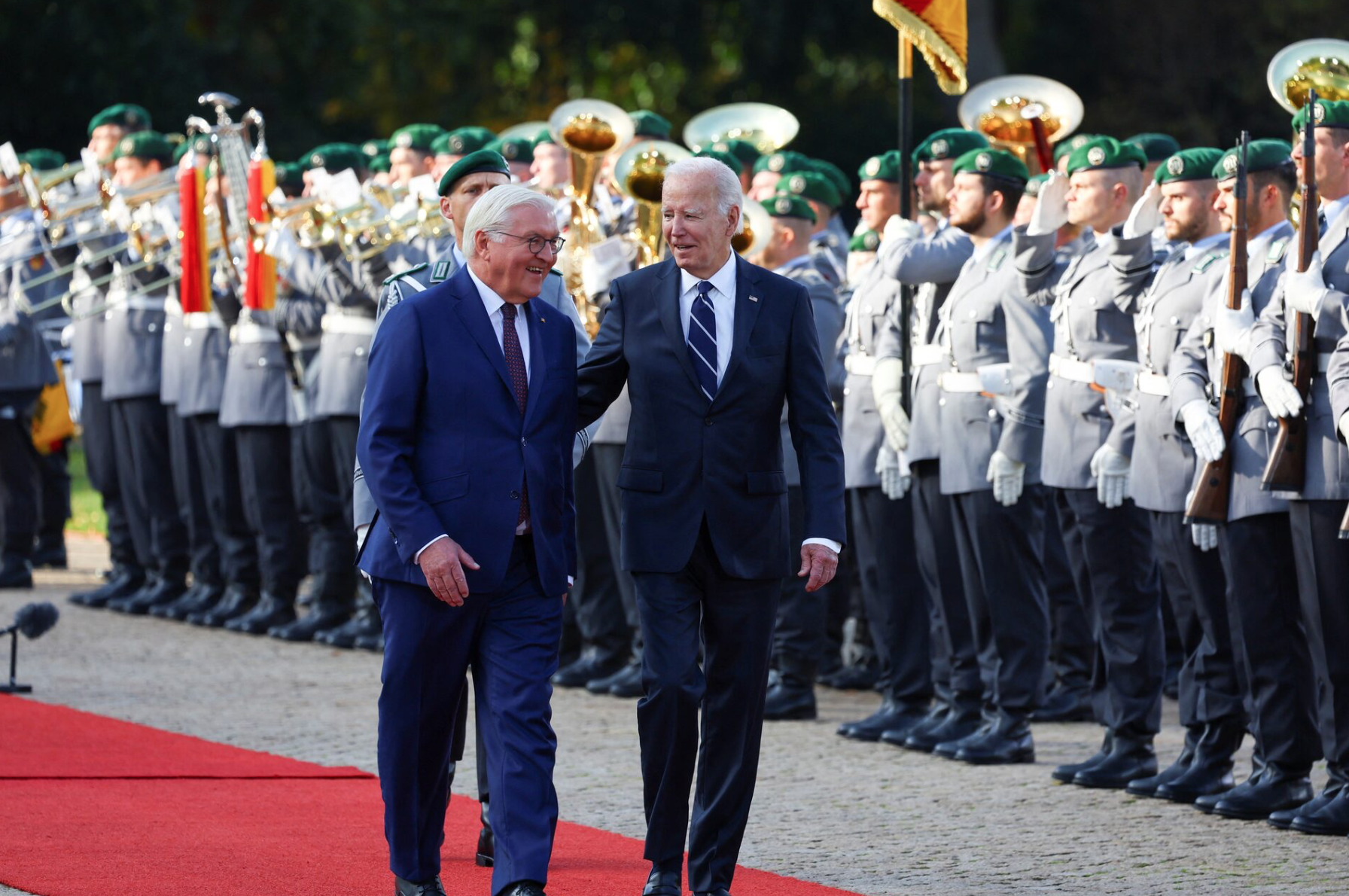 Президент Німеччини Франк-Вальтер Штайнмаєр і президент США Джо Байден у палаці Бельвю в Берліні, Німеччина, 18 жовтня 2024 року.